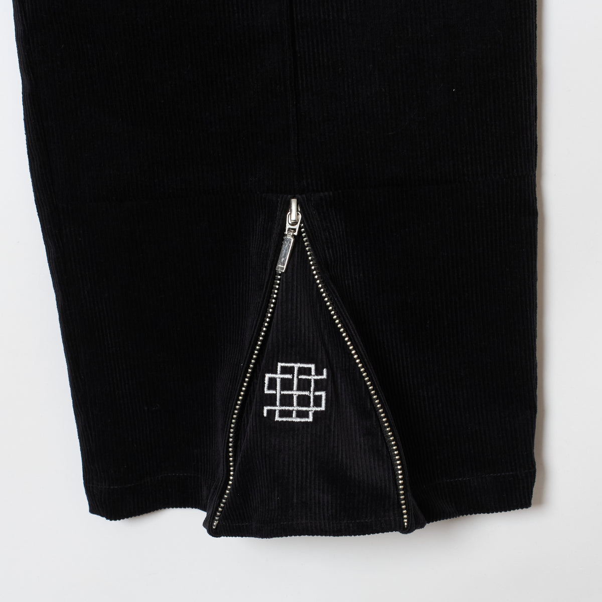 ZIP CORDUROY PANTS - BLACK
