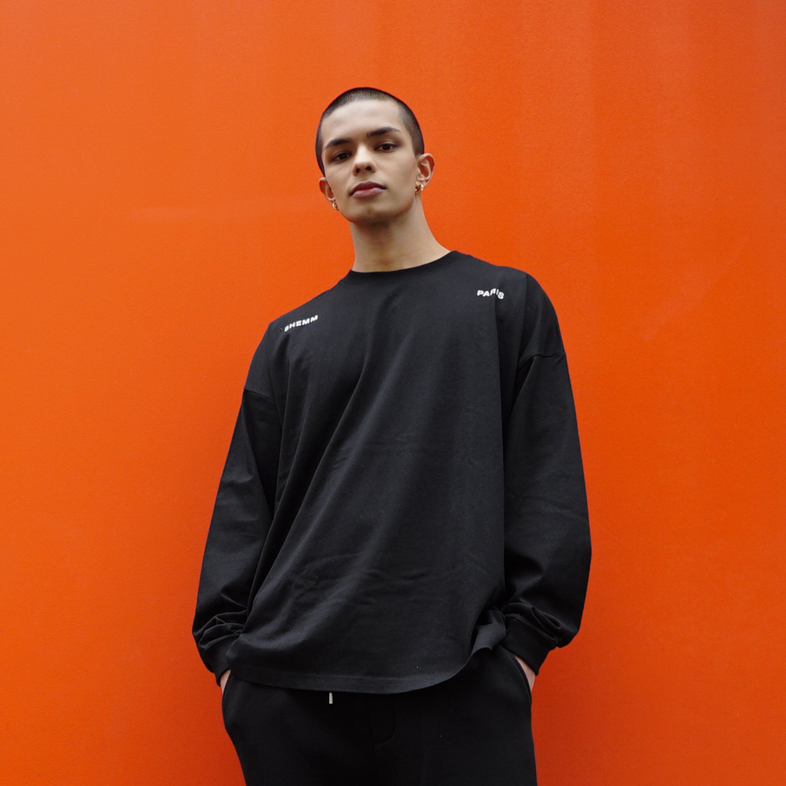 SPRAYED MONOGRAM LS TEE - Black