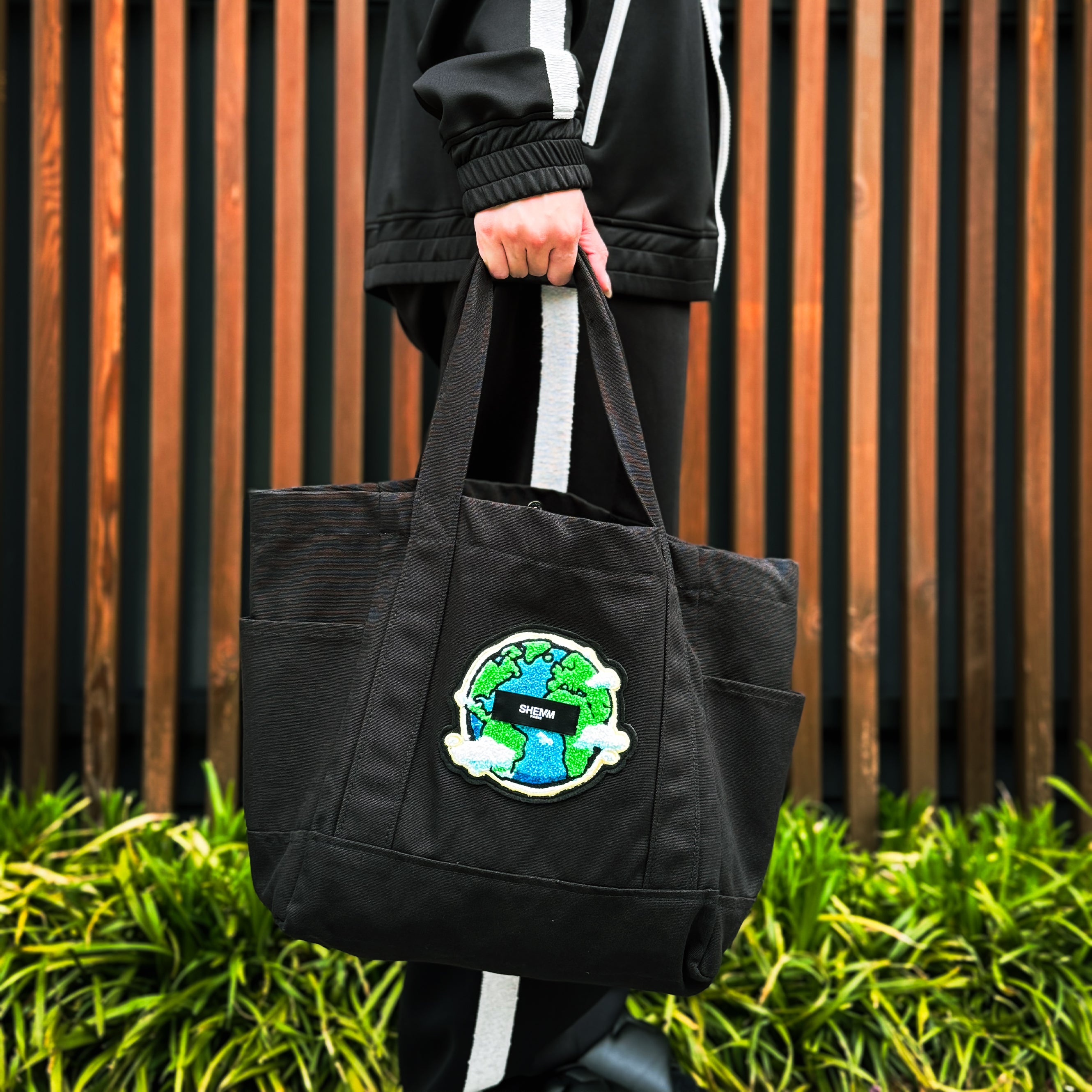 EARTH TOTE BAG - Black